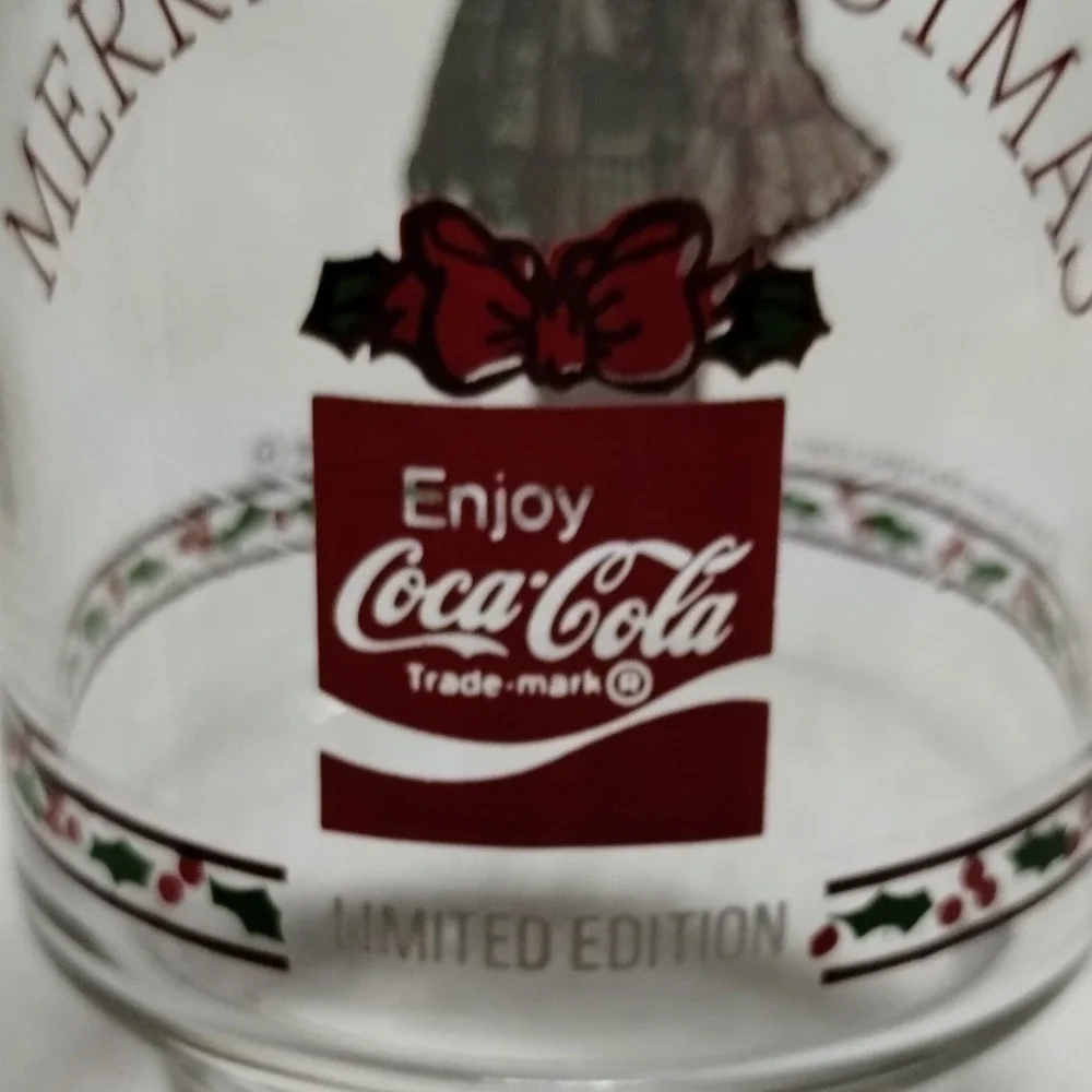 Set of‎ 2 Holly Hobbie Coca-Cola Christmas Glasses 1970s Vintage Limited Edition